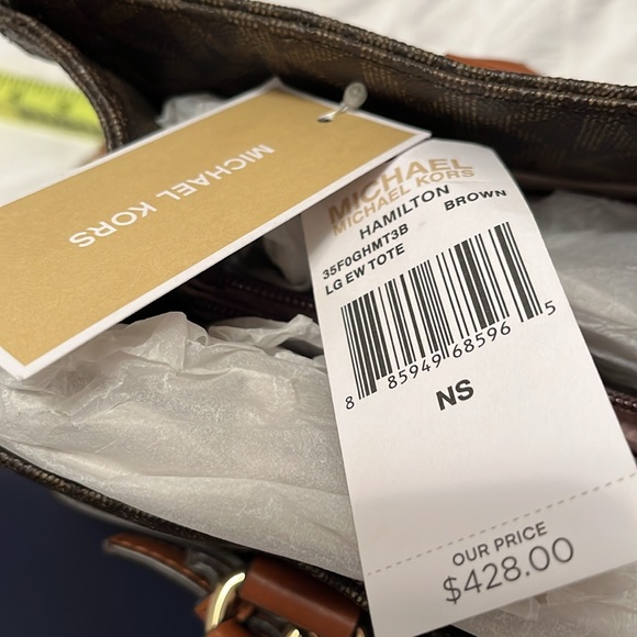 Michael Kors handbag. NWT. 15"w x 11 3/4" has handles and shoulder strap.$120 - Picture 5 of 5